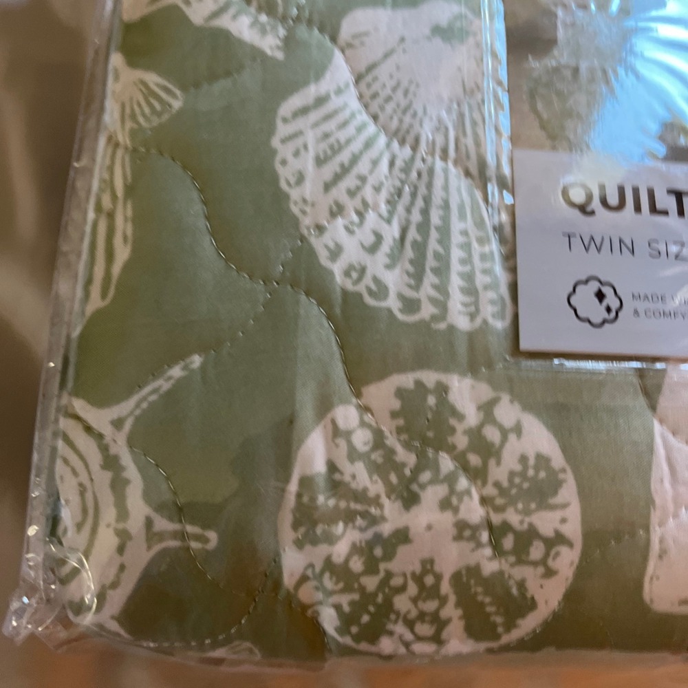 NEW Laura Ashley TWIN Size Linley Quilt & Sham Set Yellow and Blue Floral NIP - Picture 5 of 12